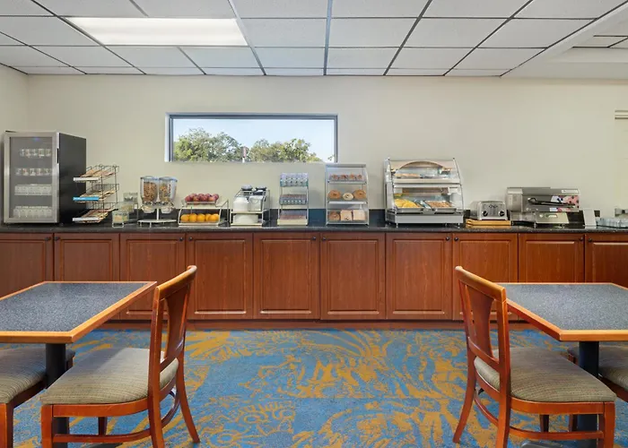 Hotel South Tampa & Suites